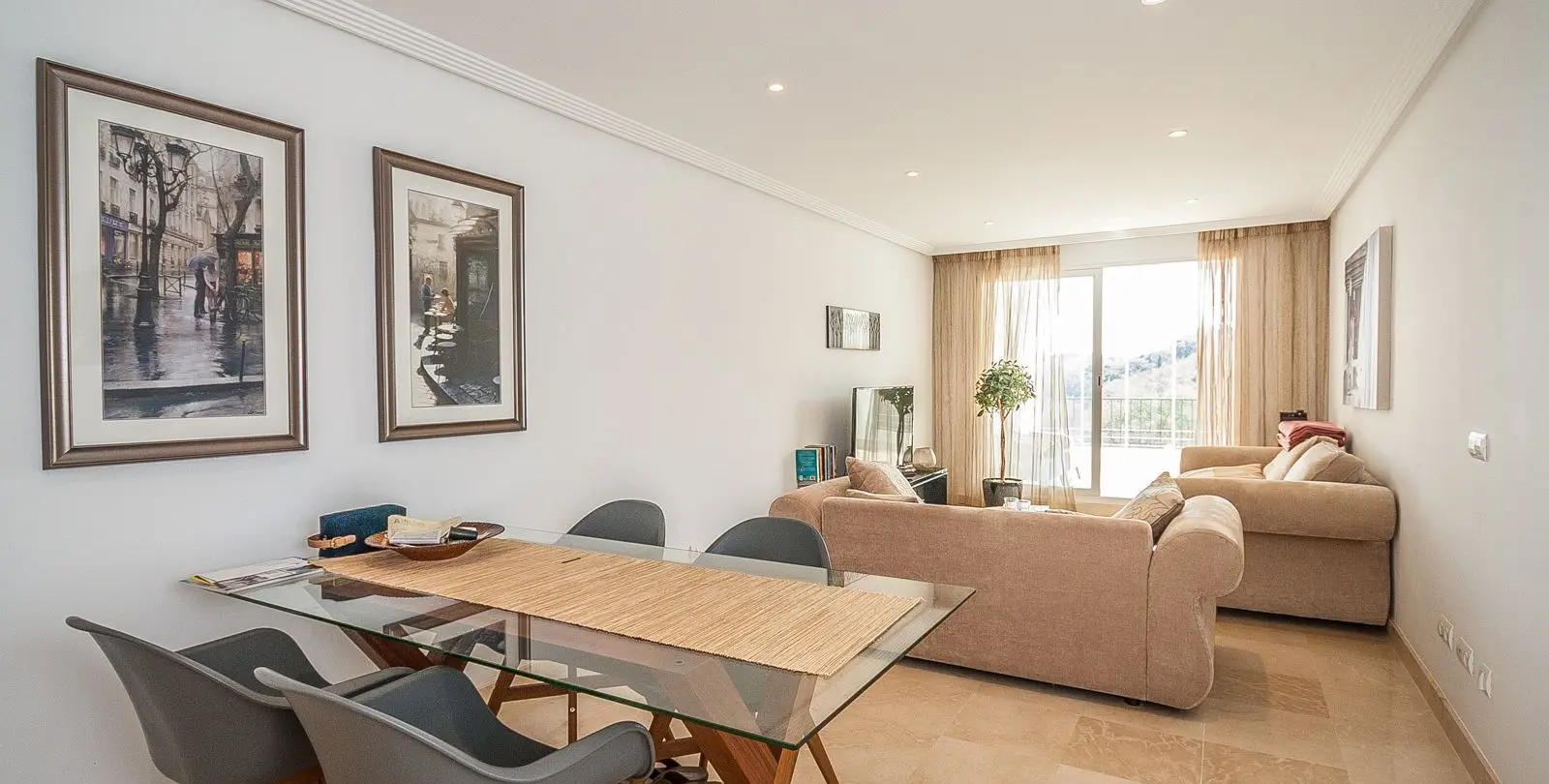 Sale of middle floor apartment in Elviria 3