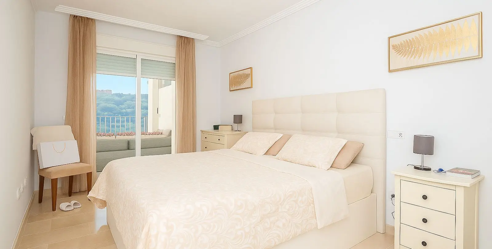 Sale of middle floor apartment in Elviria 4