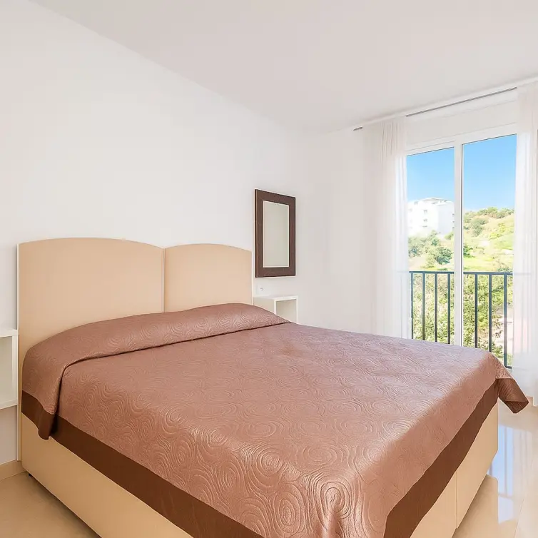 Venta de apartamento en planta media en Elviria