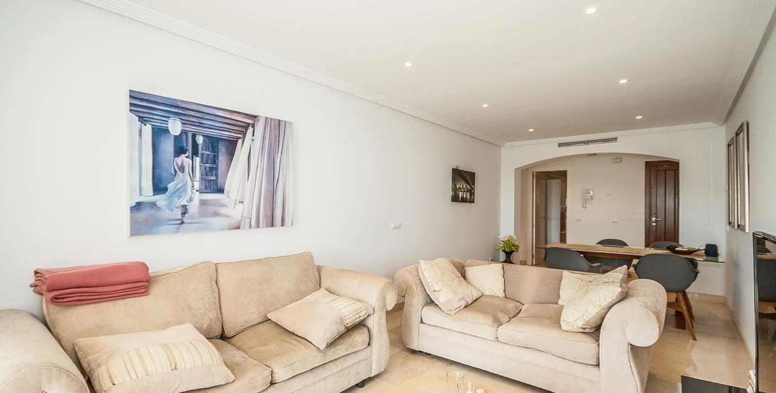 Sale of middle floor apartment in Elviria 14