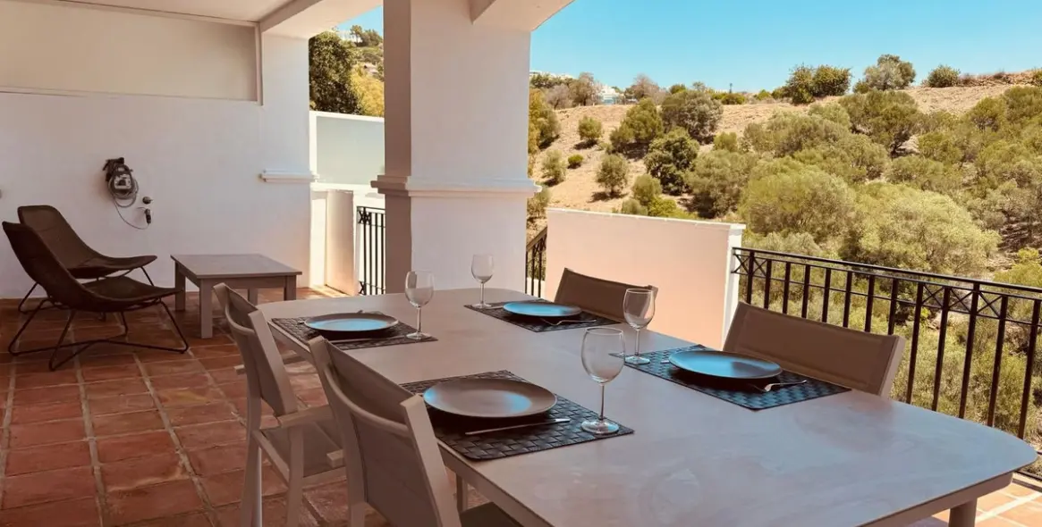 Sale of ground floor apartment in Altos de los Monteros 10