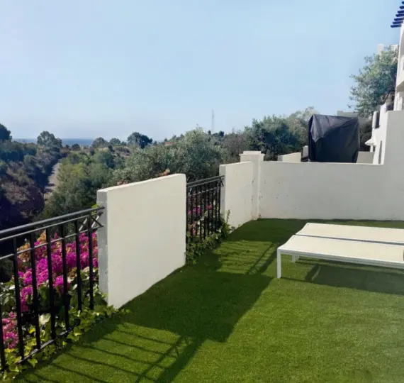 Sale of ground floor apartment in Altos de los Monteros