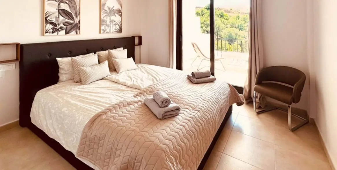 Sale of ground floor apartment in Altos de los Monteros 11