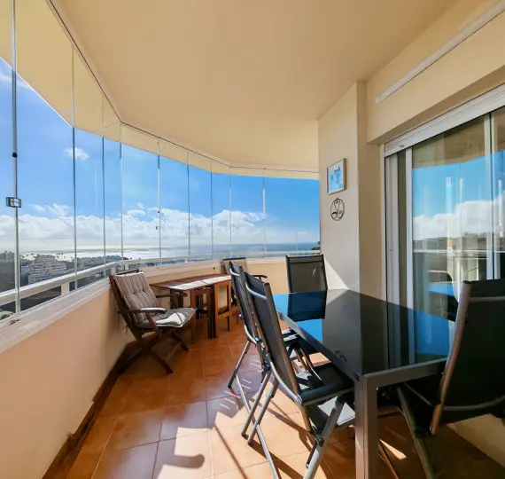 Продажа апартаментов на среднем этаже в Calahonda