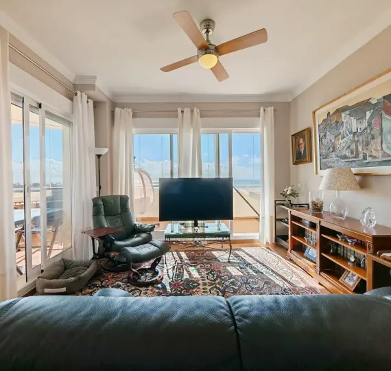 Продажа апартаментов на среднем этаже в Calahonda