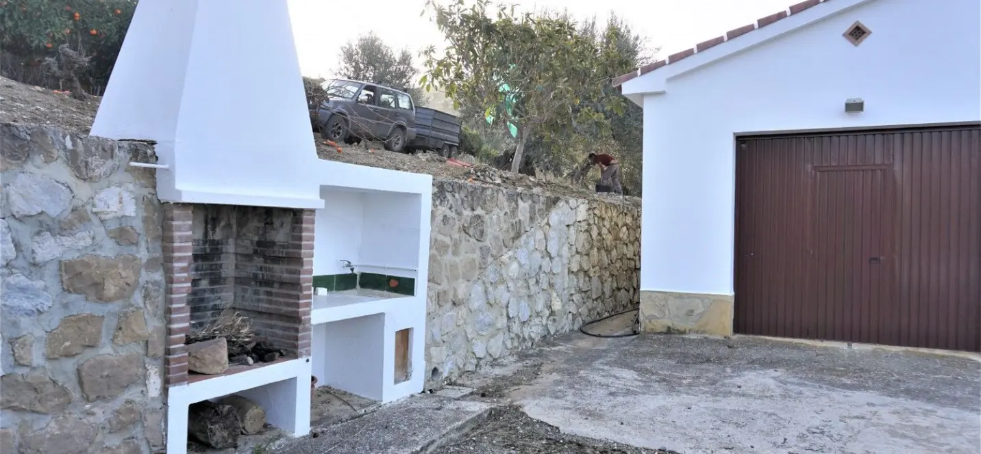 Venta de finca - cortijo en Alcaucín 0
