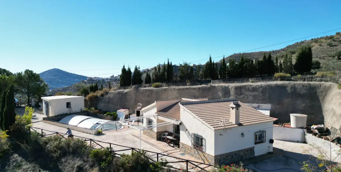 Sale of detached villa in Corumbela 1