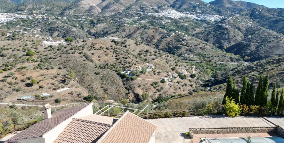 Sale of detached villa in Corumbela 2