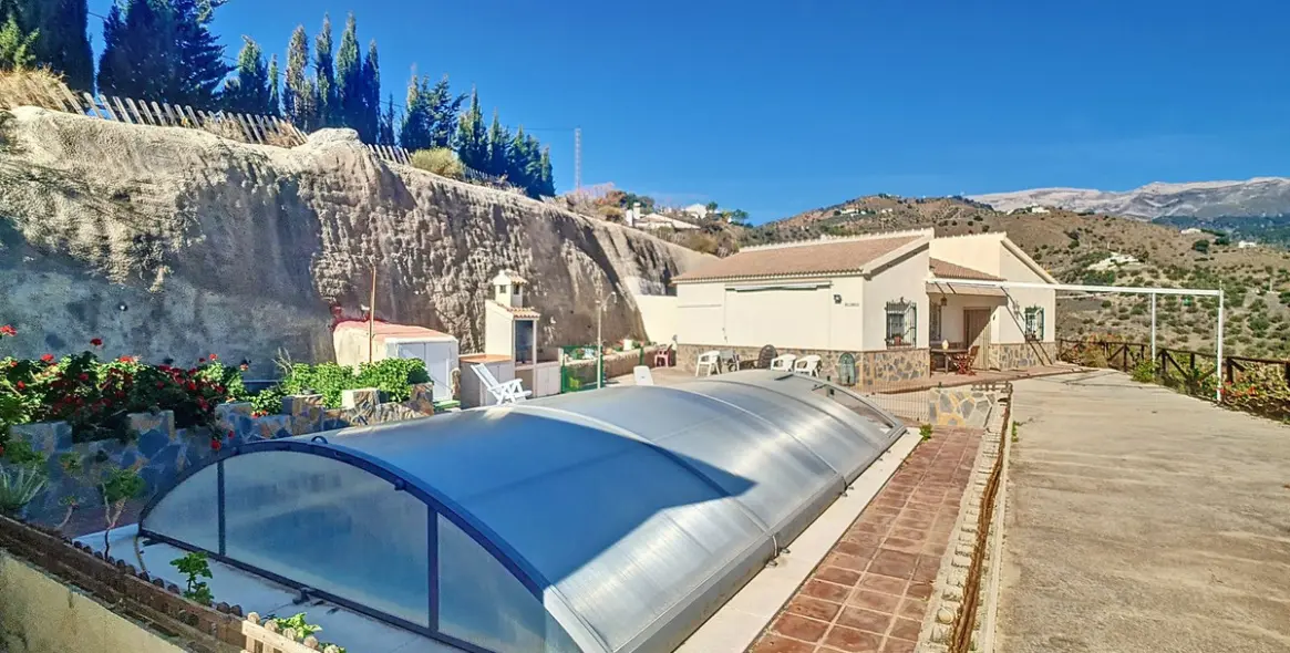 Sale of detached villa in Corumbela 16