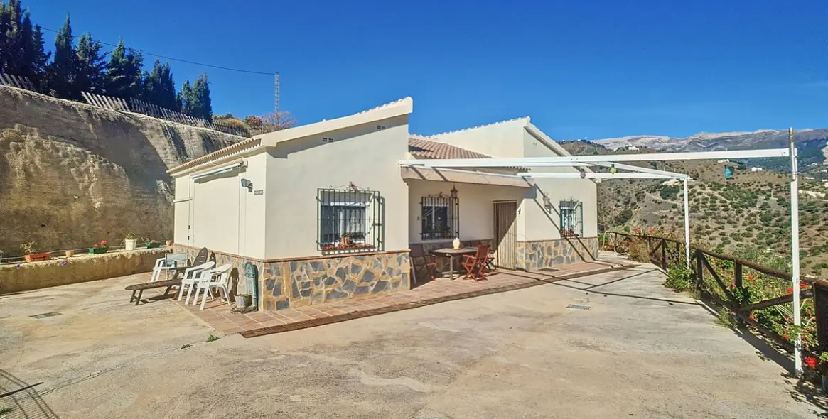 Sale of detached villa in Corumbela 17