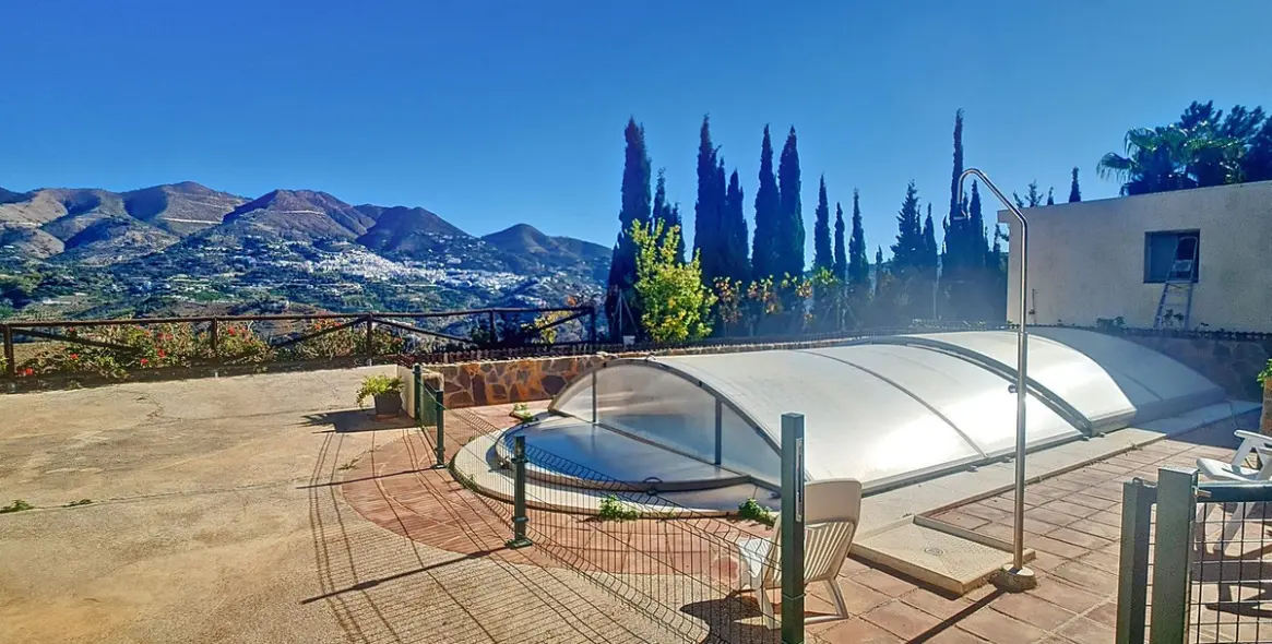 Sale of detached villa in Corumbela 19