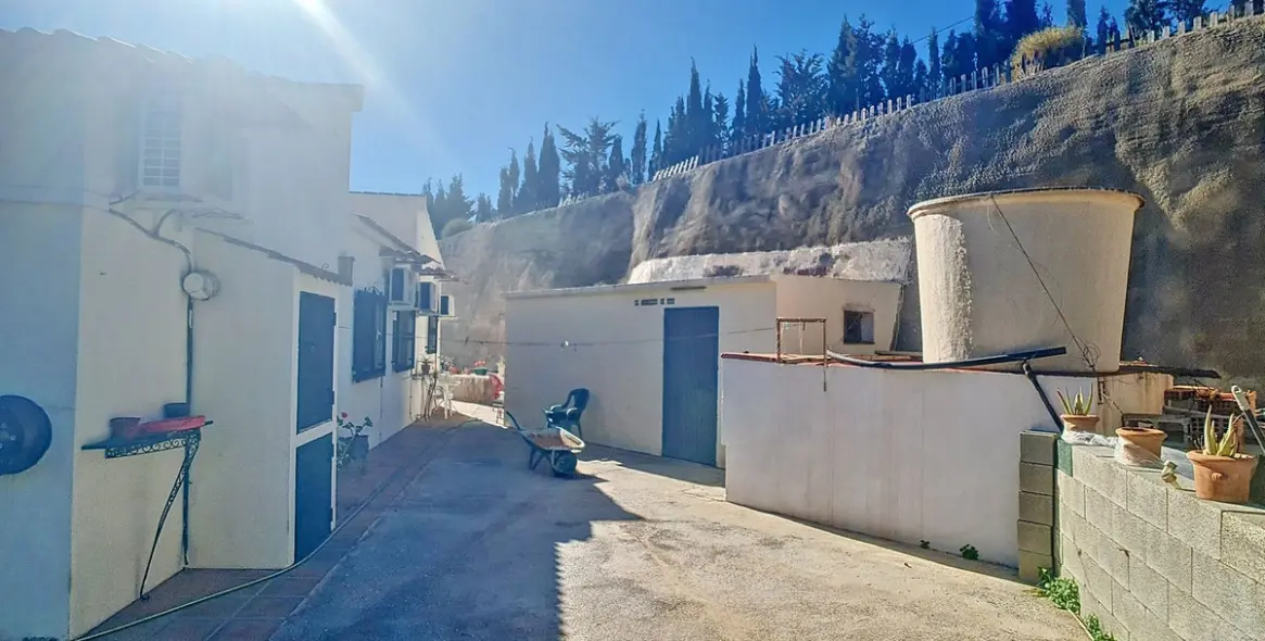 Sale of detached villa in Corumbela 23