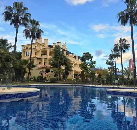 Sale of middle floor apartment in Casares