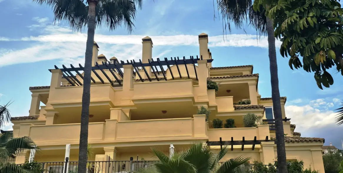 Продажа апартаментов на среднем этаже в Casares 2