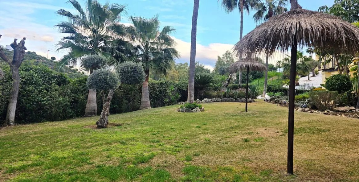 Продажа апартаментов на среднем этаже в Casares 4