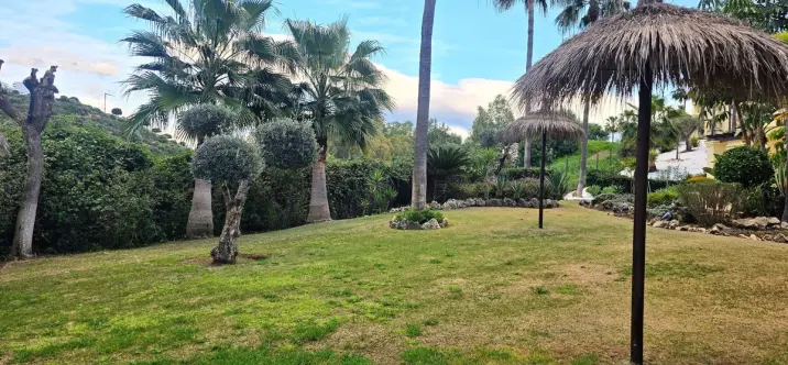 Sale of middle floor apartment in Casares 3