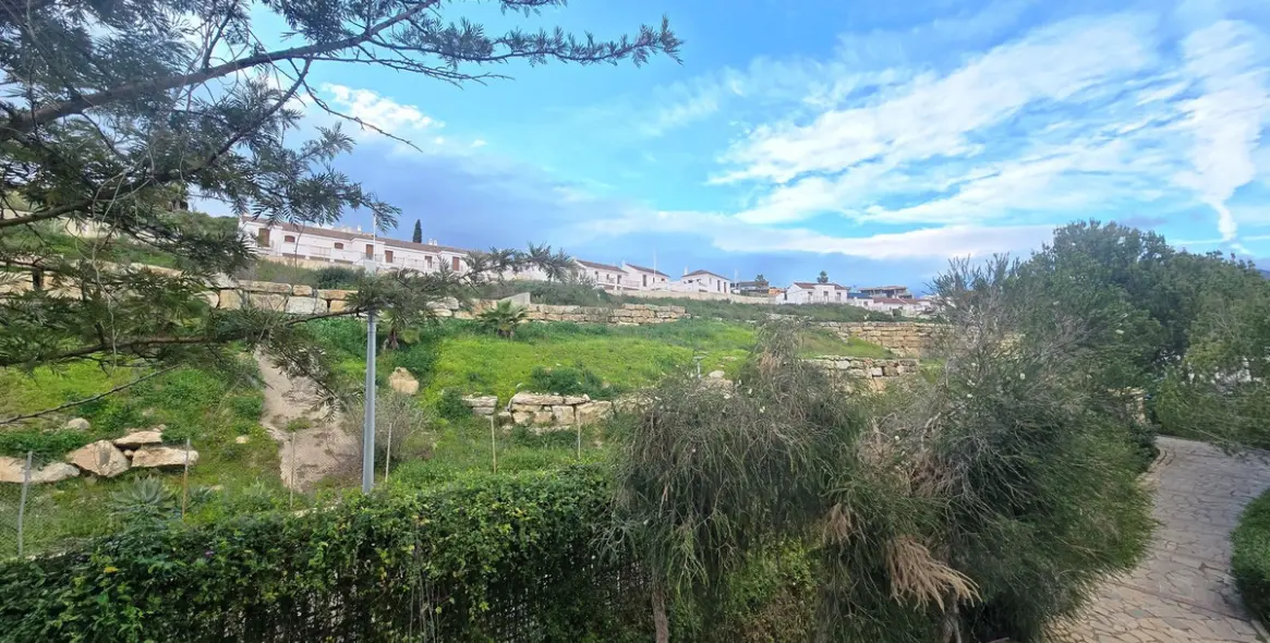 Продажа апартаментов на среднем этаже в Casares 5