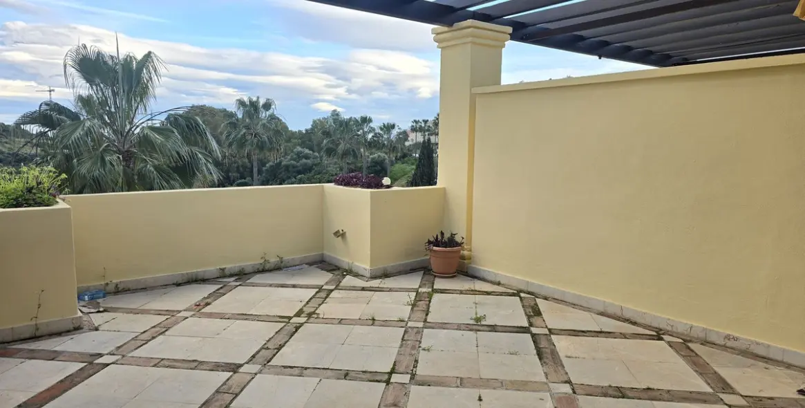 Продажа апартаментов на среднем этаже в Casares 6