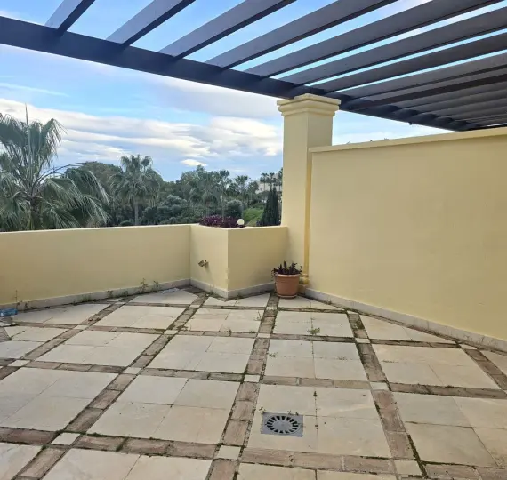 Sale of middle floor apartment in Casares