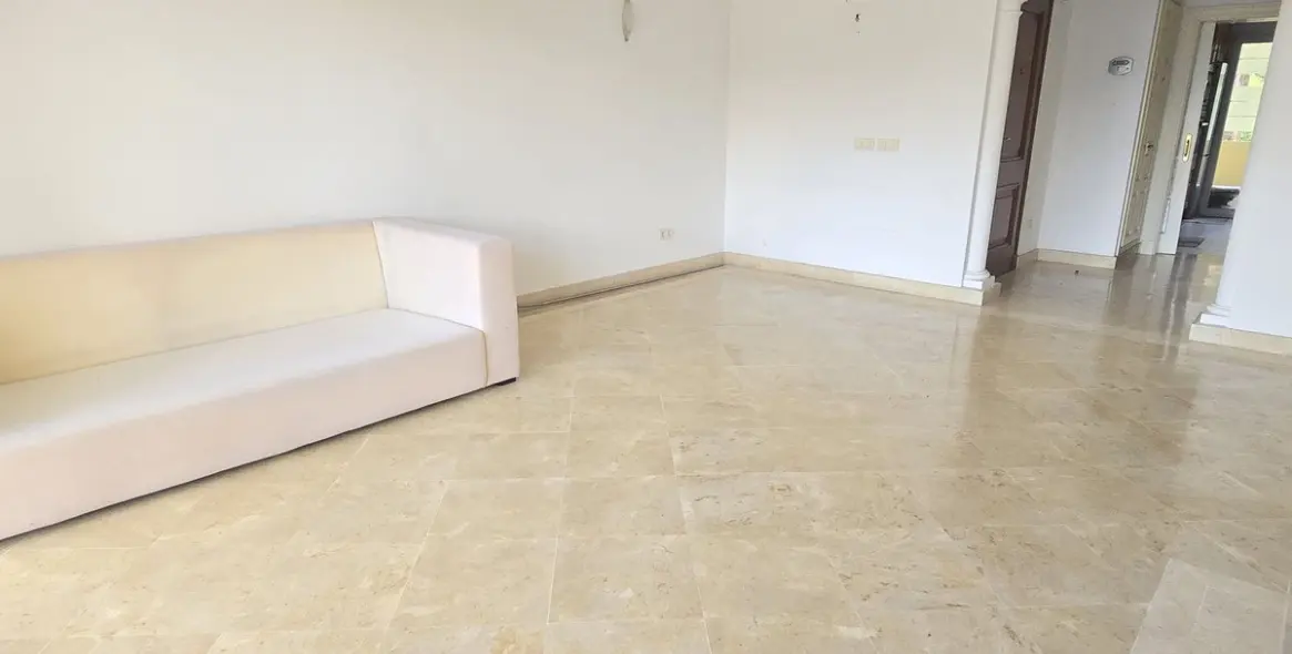 Продажа апартаментов на среднем этаже в Casares 10