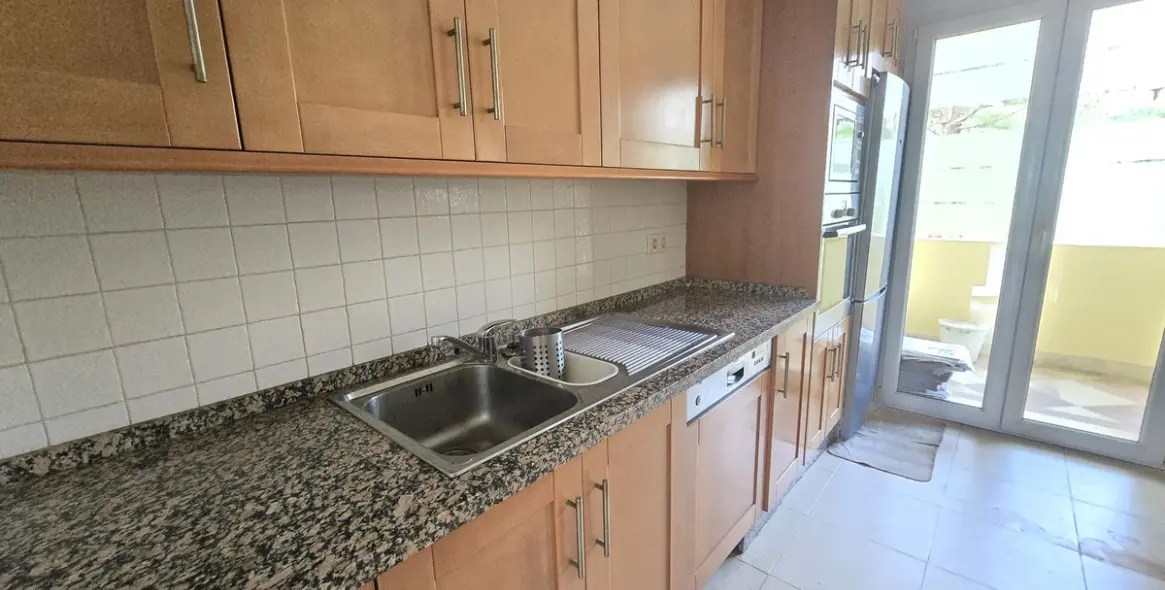 Продажа апартаментов на среднем этаже в Casares 12