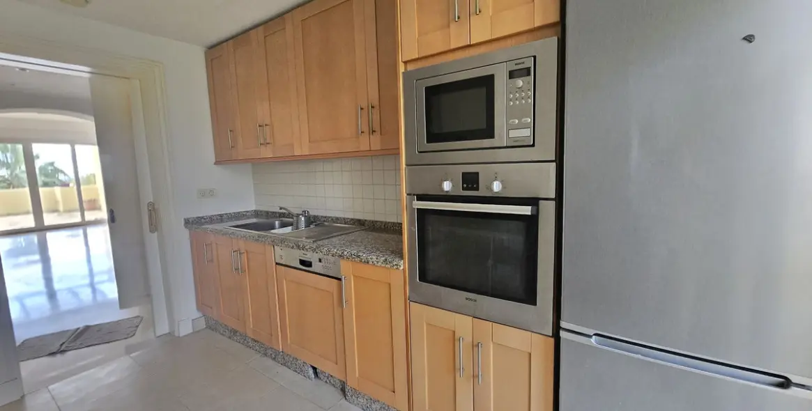 Продажа апартаментов на среднем этаже в Casares 13