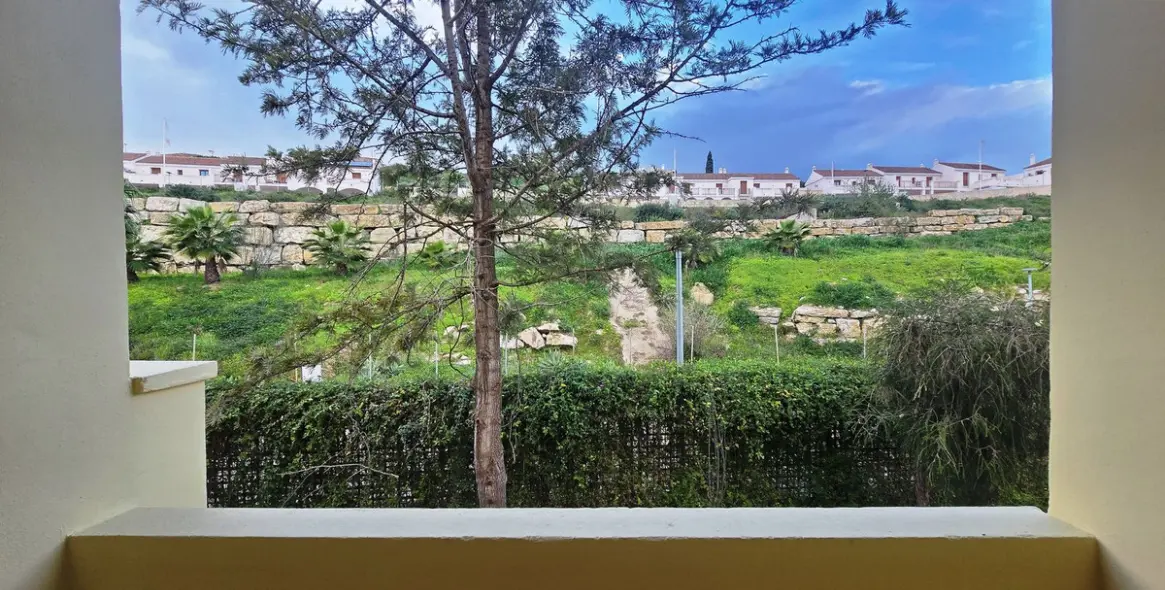 Продажа апартаментов на среднем этаже в Casares 15