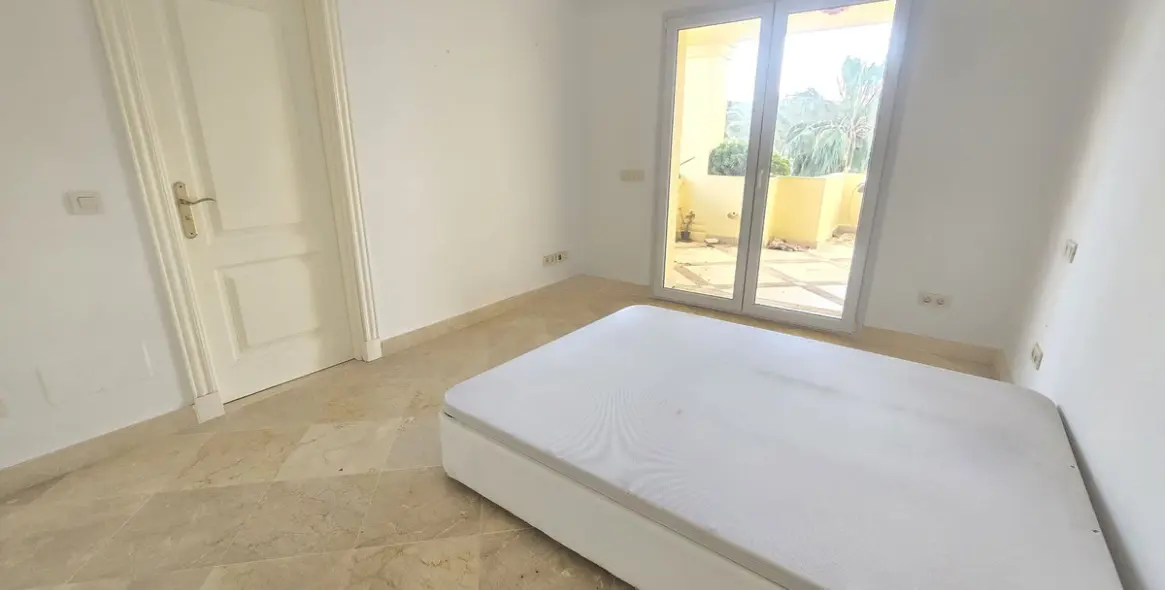 Продажа апартаментов на среднем этаже в Casares 16