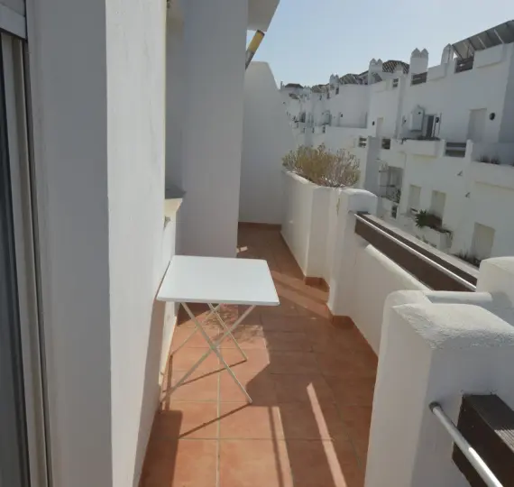 Sale of middle floor apartment in Estepona