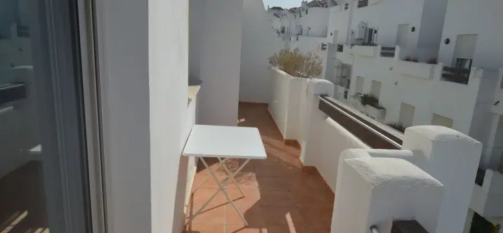 Sale of middle floor apartment in Estepona 3