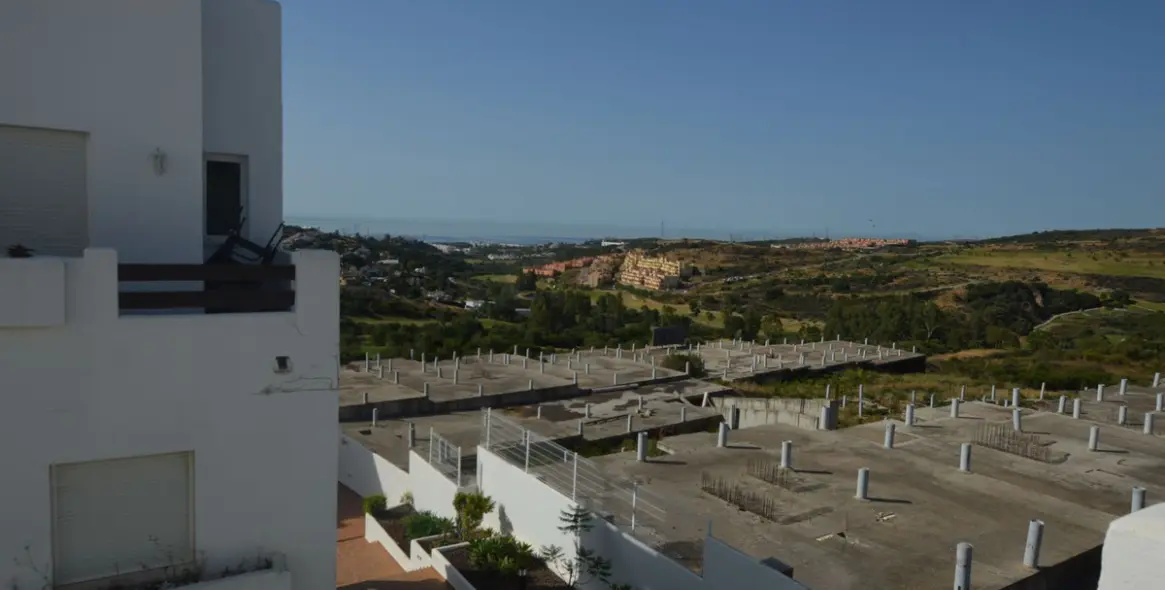 Sale of middle floor apartment in Estepona 5