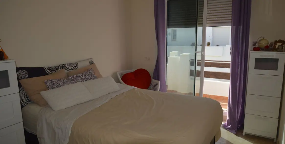 Sale of middle floor apartment in Estepona 7