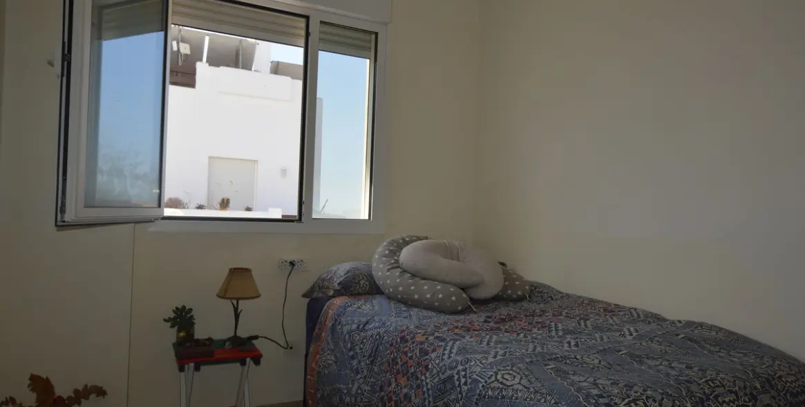 Sale of middle floor apartment in Estepona 10