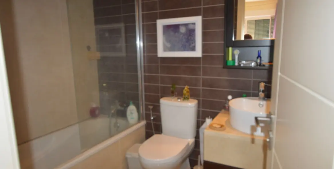 Sale of middle floor apartment in Estepona 13