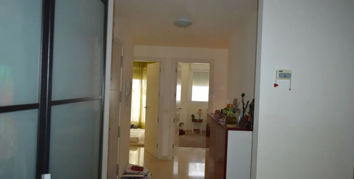Sale of middle floor apartment in Estepona 16