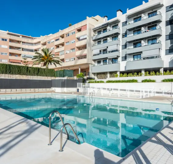 Продажа апартаментов на среднем этаже в Las Lagunas