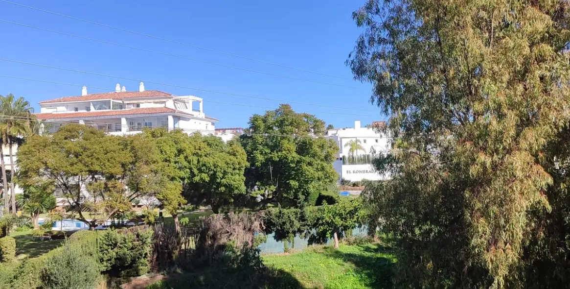 Sale of duplex in Calahonda 9