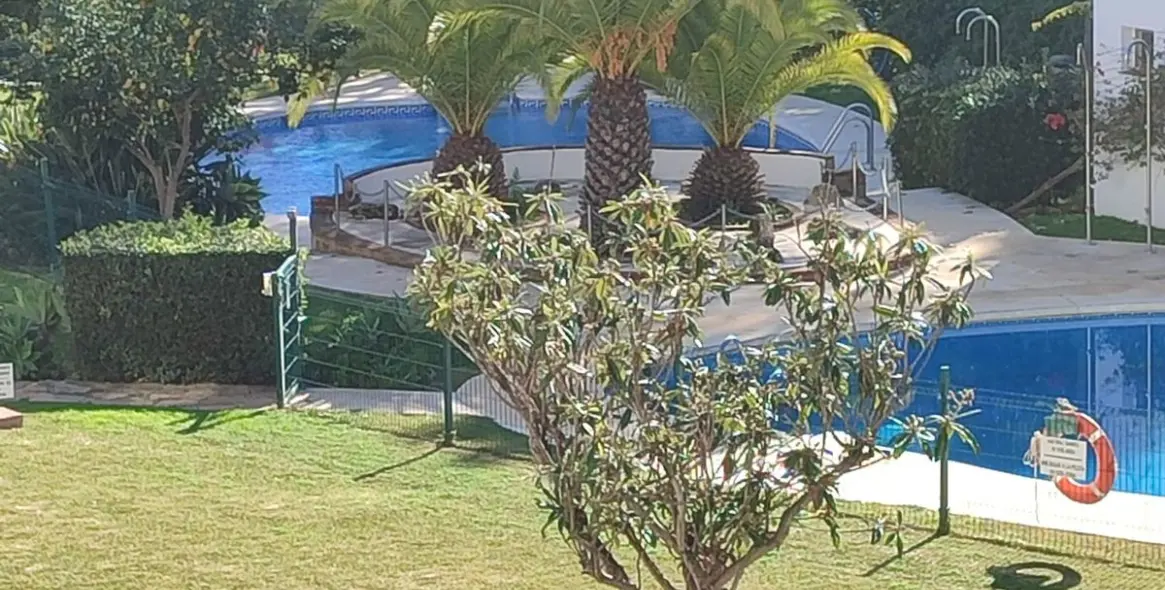 Sale of duplex in Calahonda 10