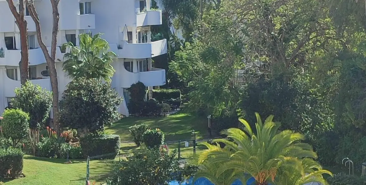 Sale of duplex in Calahonda 11