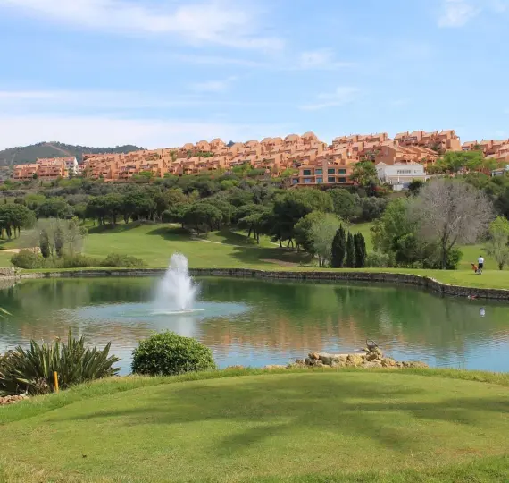 Sale of middle floor apartment in Elviria
