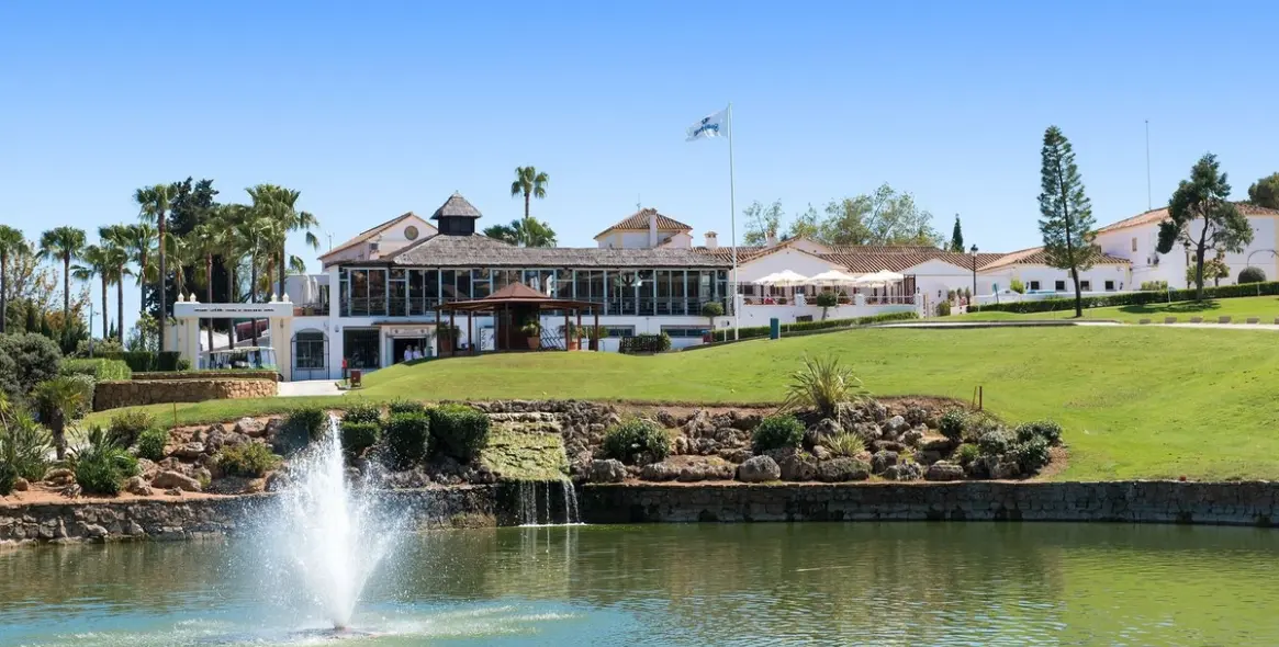 Продажа апартаментов на среднем этаже в Elviria 2