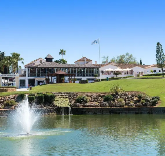 Sale of middle floor apartment in Elviria