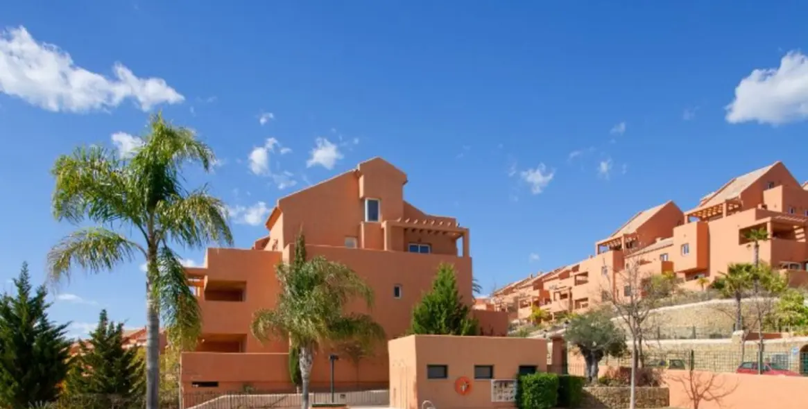 Продажа апартаментов на среднем этаже в Elviria 3