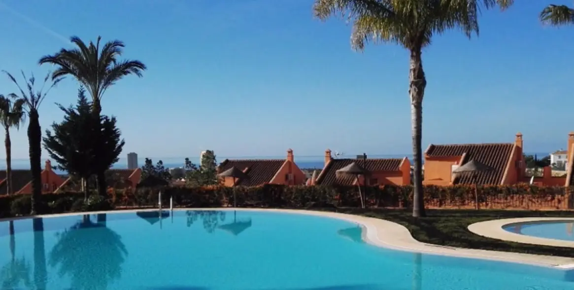 Продажа апартаментов на среднем этаже в Elviria 4