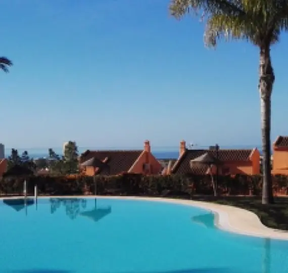 Sale of middle floor apartment in Elviria