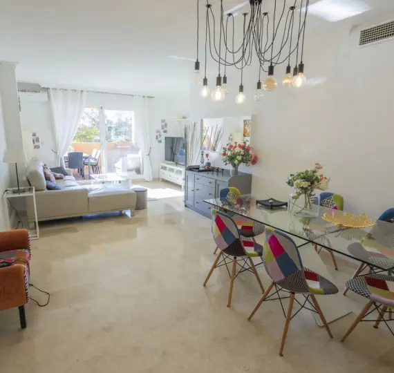 Sale of middle floor apartment in Elviria