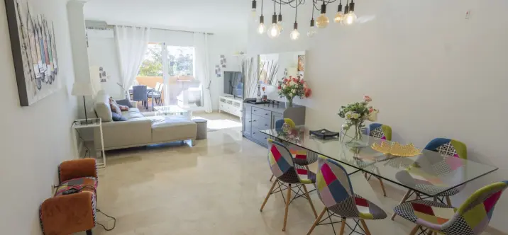 Sale of middle floor apartment in Elviria 4