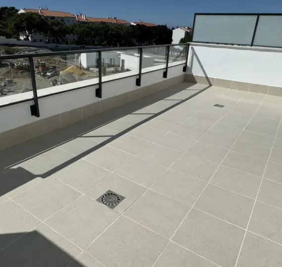 Sale of middle floor apartment in Estepona