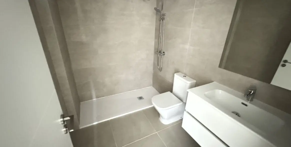 Sale of middle floor apartment in Estepona 3