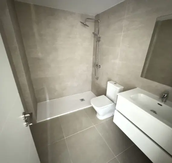 Sale of middle floor apartment in Estepona